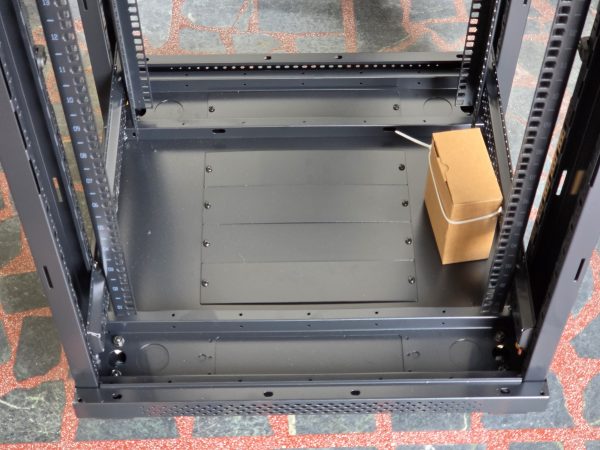落地型框架組 600 600 22U 網路機櫃