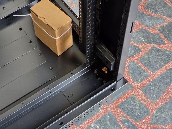 落地型框架組 600 600 22U 網路機櫃