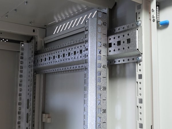 落地型框架組 600 600 42U 網路機櫃