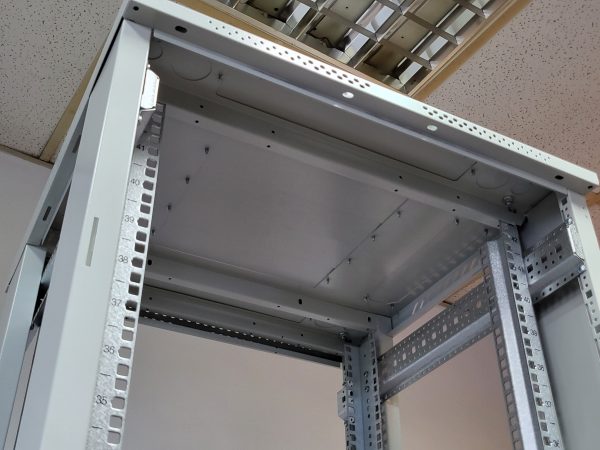 落地型框架組 600 600 42U 網路機櫃